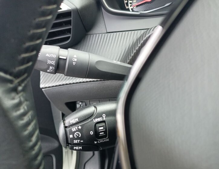 Peugeot 208 Hatchback 1,2 l 55 kw