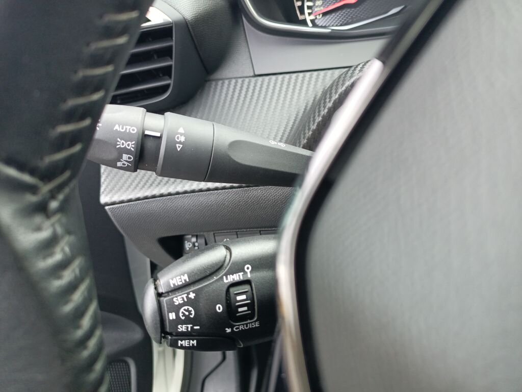 Peugeot 208 Hatchback 1,2 l 55 kw