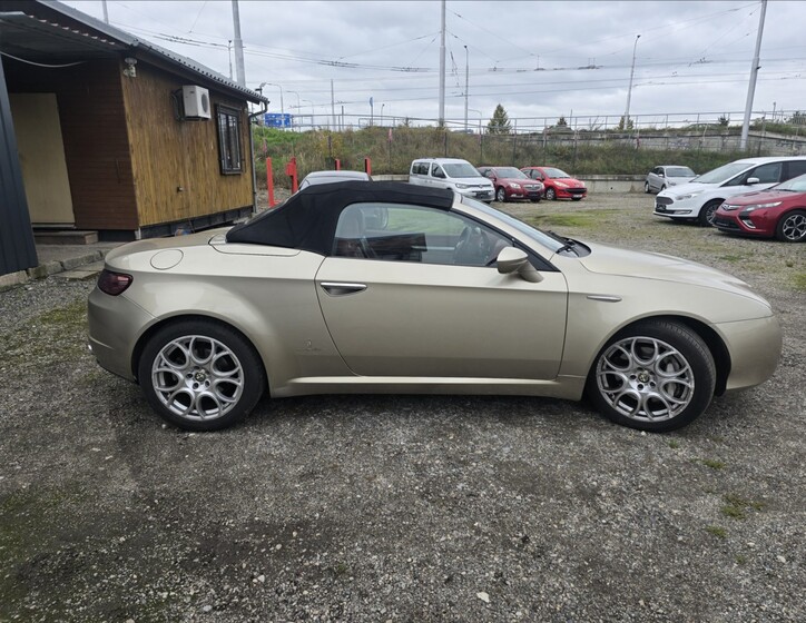Alfa Romeo Spider 4