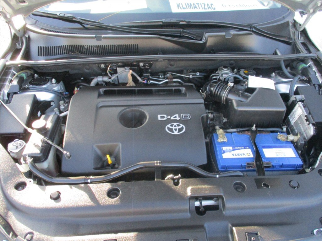 Toyota RAV4 SUV 2,2 l 100 kw