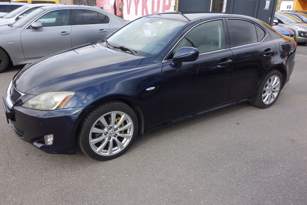Lexus IS 220