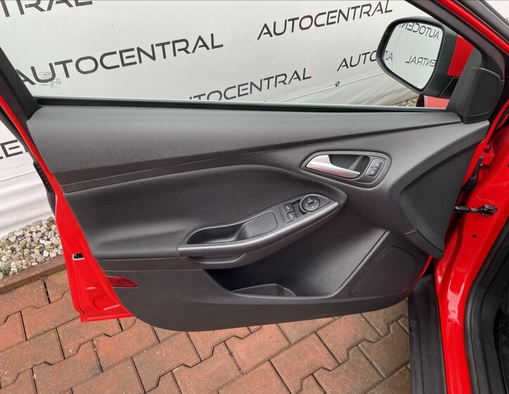 Ford Focus Kombi 999,0 92 kw