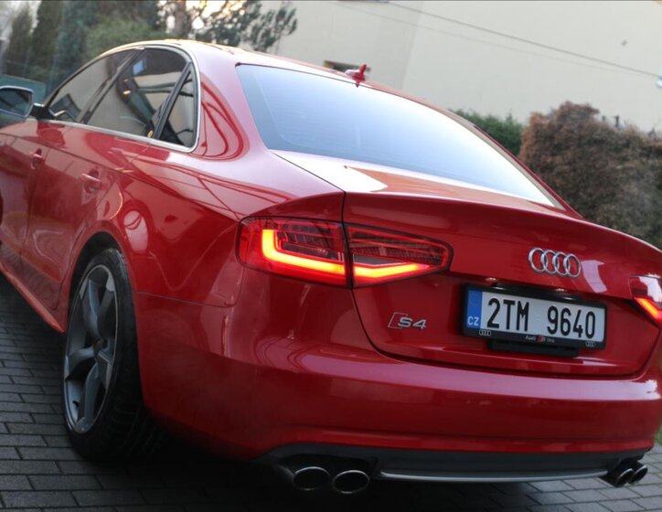 Audi S4 12