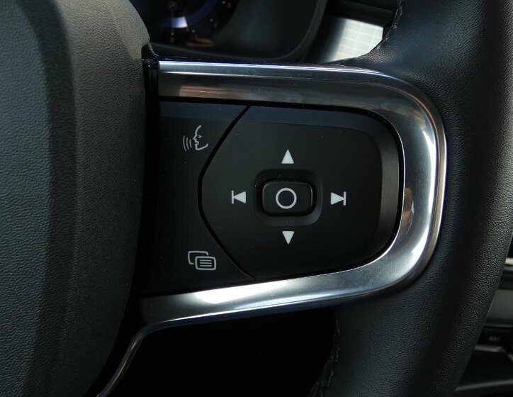 Volvo XC40 SUV / Terénní 2,0 l 120 kw