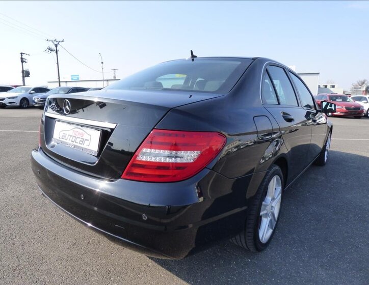 Mercedes-Benz Třídy C Sedan / Limuzína 2,1 l 88 kw
