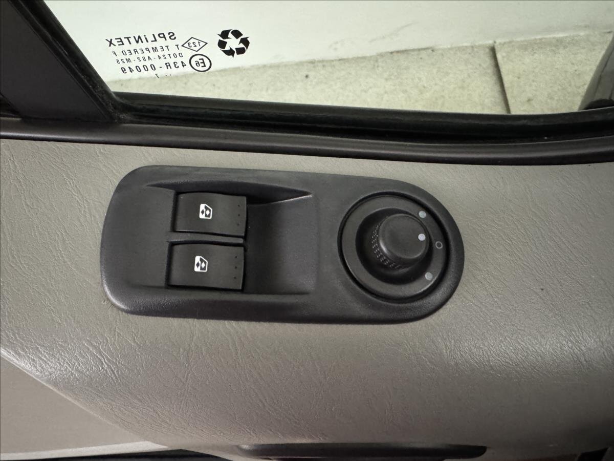 Opel Vivaro Kombi 2,5 l 107 kw