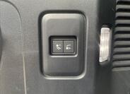 Land Rover Defender 16