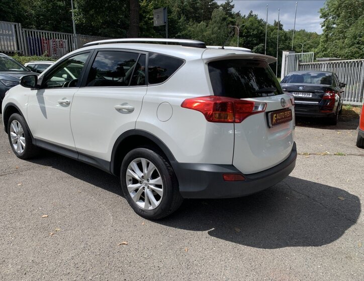 Toyota RAV4 SUV / Terénní 2,2 l 110 kw