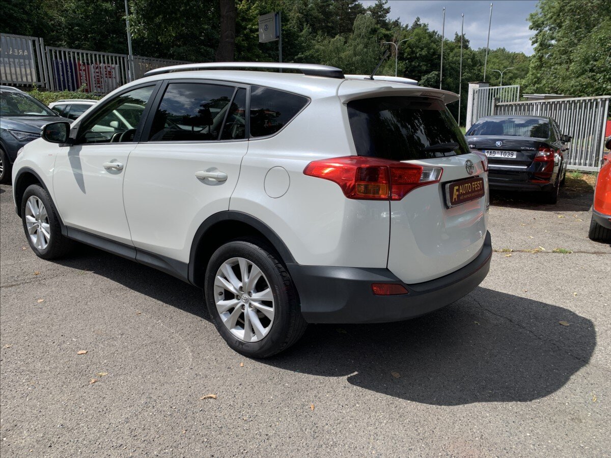 Toyota RAV4 SUV / Terénní 2,2 l 110 kw