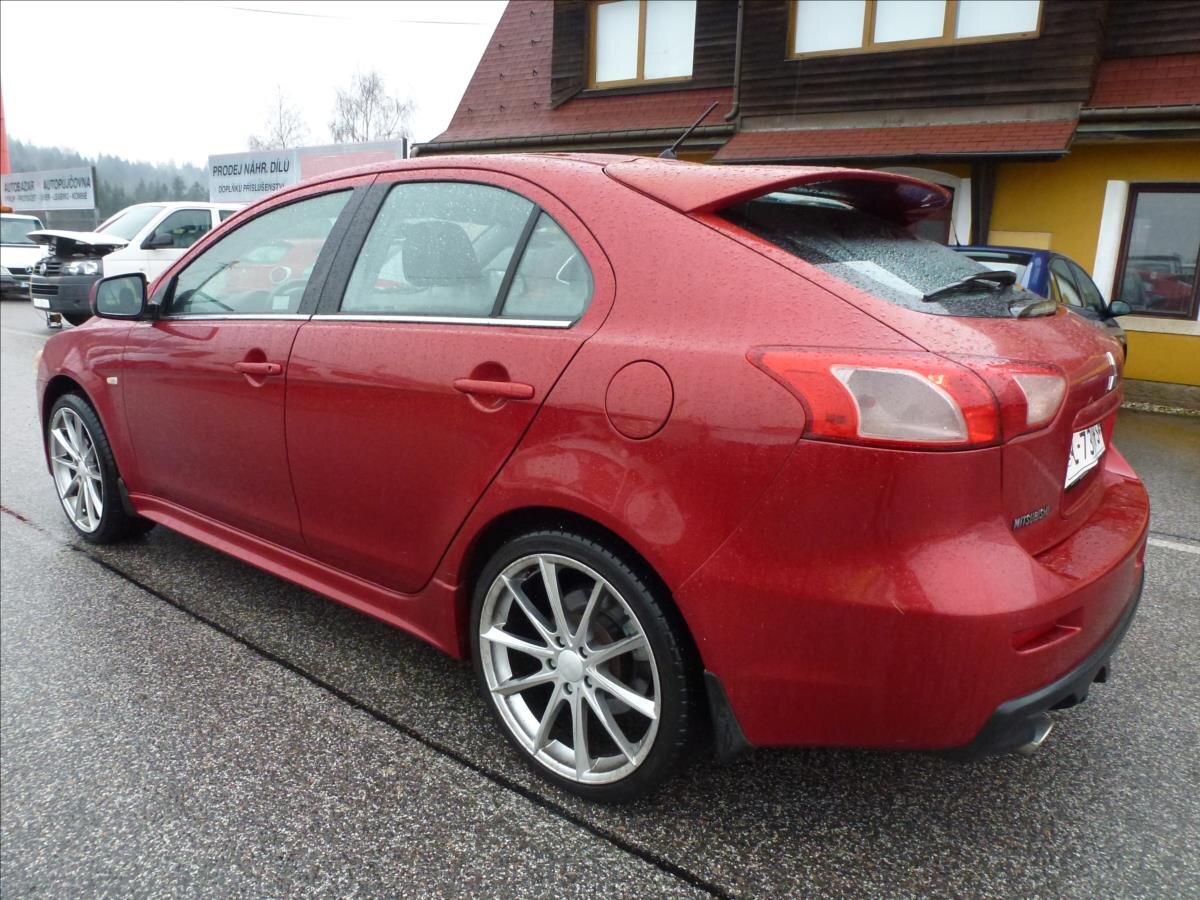Mitsubishi Lancer Hatchback 2,0 l 217 kw