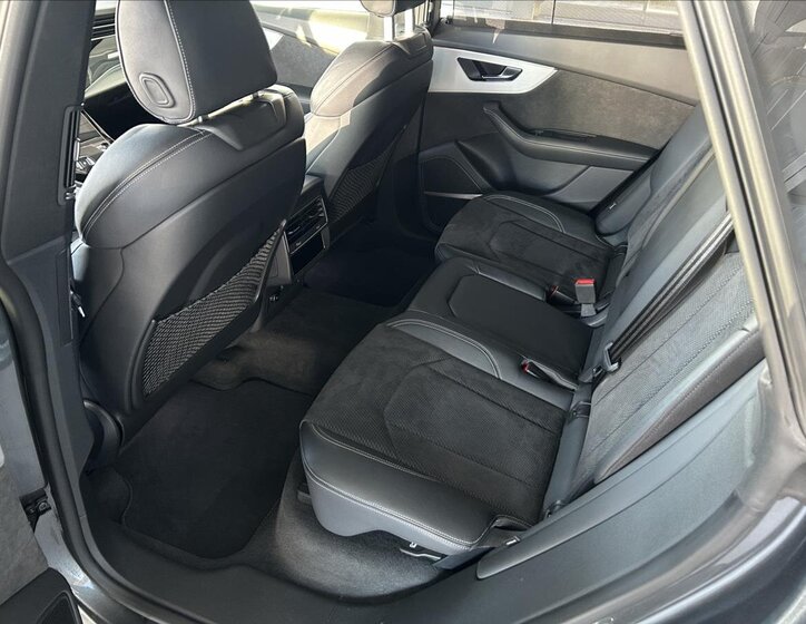 Audi Q8 SUV / Terénní 3,0 l 250 kw