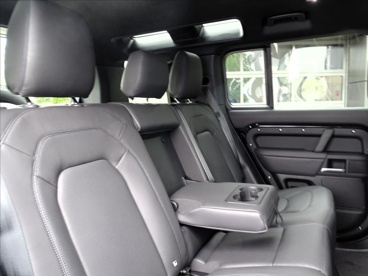 Land Rover Defender SUV 3,0 l 257 kw