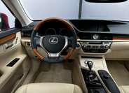 Lexus ES 300h Sedan / Limuzína 3,0 l 116 kw