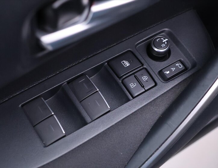 Toyota Corolla Sedan / Limuzína 1,5 l 92 kw