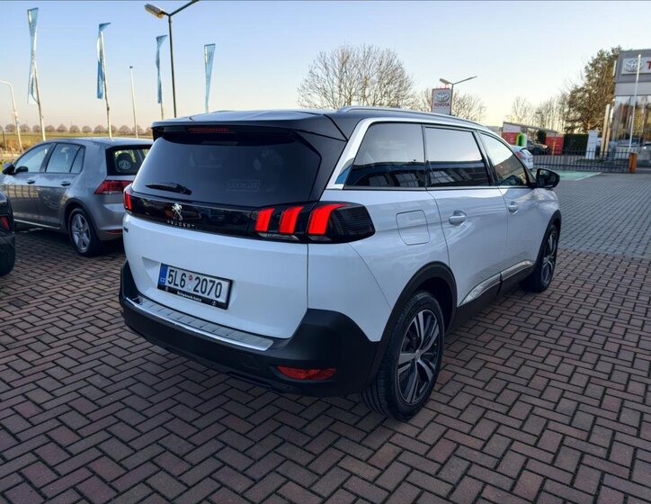 Peugeot 5008 MPV 1,6 l 88 kw