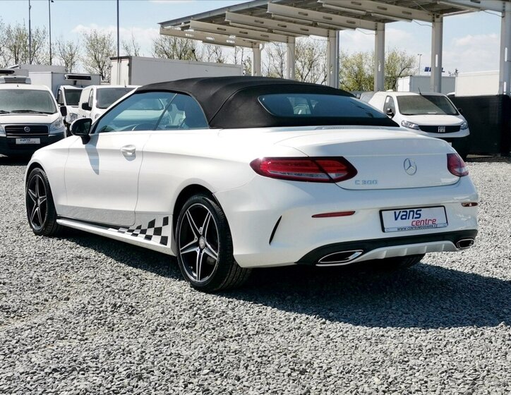 Mercedes-Benz Třídy C Kabriolet 2,0 l 180 kw