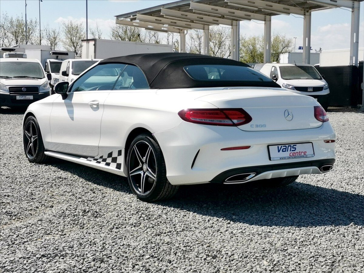Mercedes-Benz Třídy C Kabriolet 2,0 l 180 kw