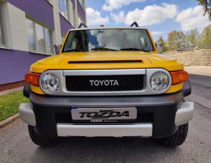 Toyota FJ 7