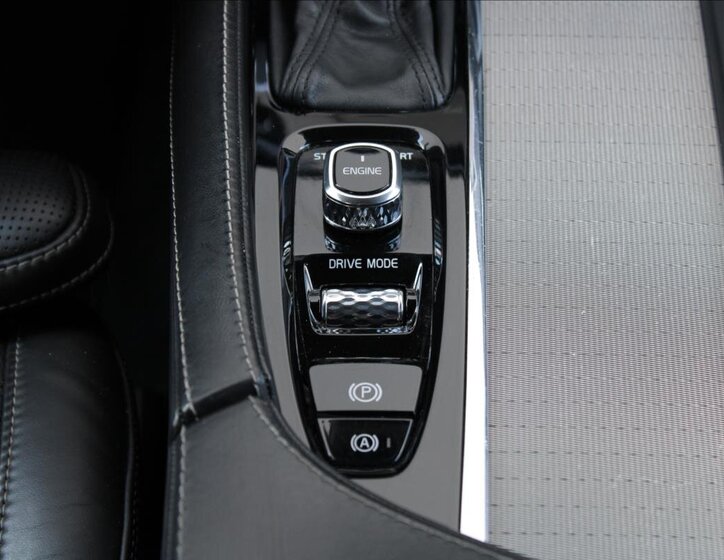 Volvo XC90 SUV / Terénní 2,0 l 165 kw