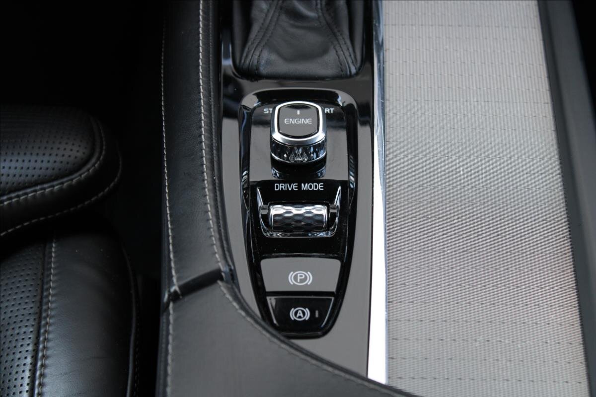 Volvo XC90 SUV / Terénní 2,0 l 165 kw