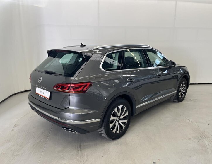 Volkswagen Touareg 2