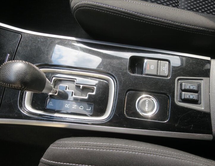 Mitsubishi Outlander SUV / Terénní 2,3 l 110 kw