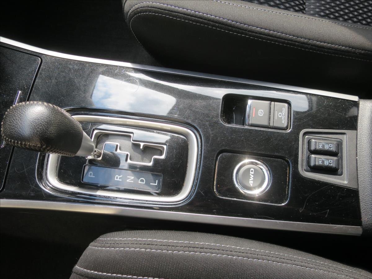 Mitsubishi Outlander SUV / Terénní 2,3 l 110 kw