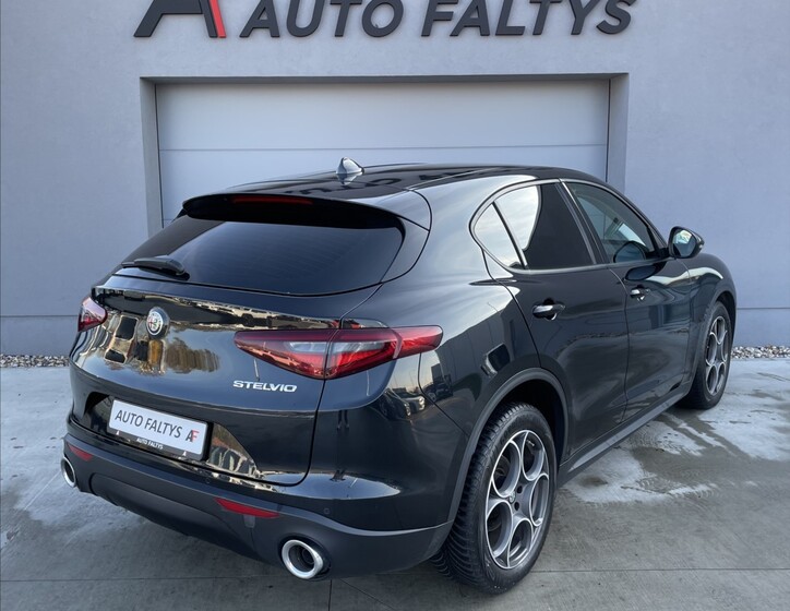 Alfa Romeo Stelvio 3