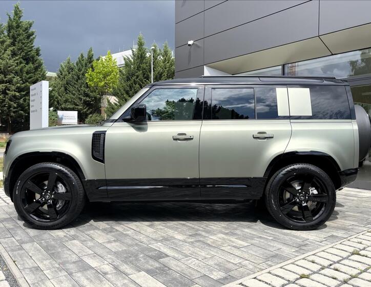 Land Rover Defender 2