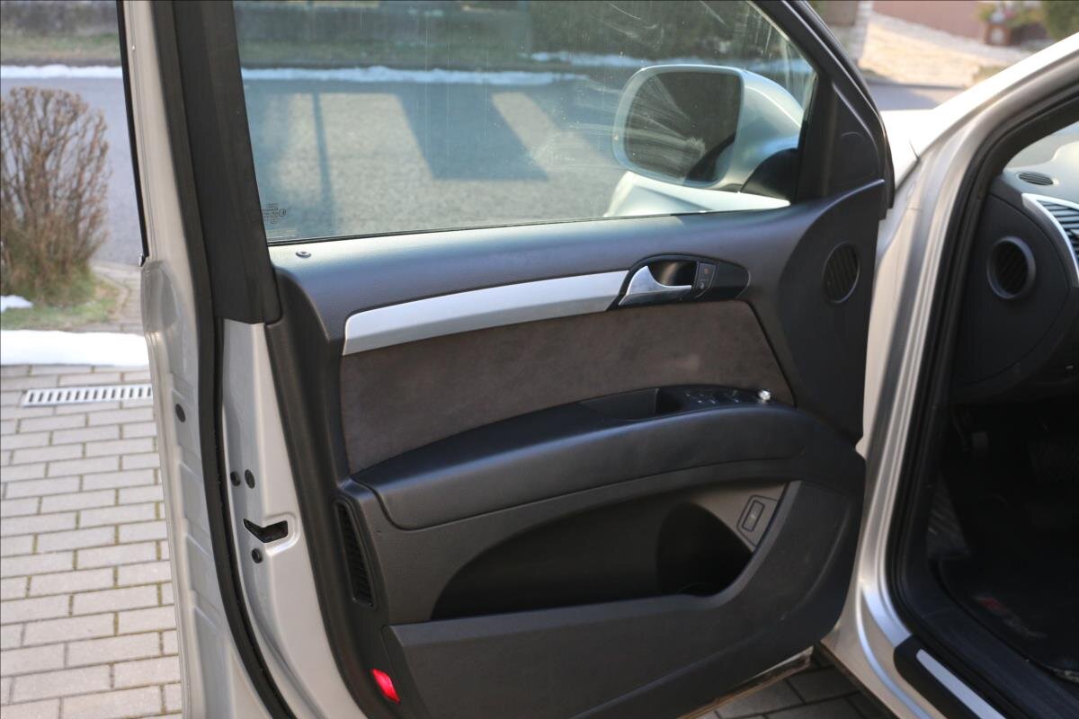 Audi Q7 Kombi 3,0 l 176 kw