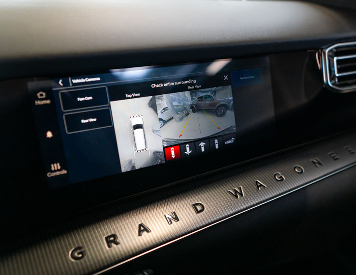 Jeep Grand Wagoneer 37