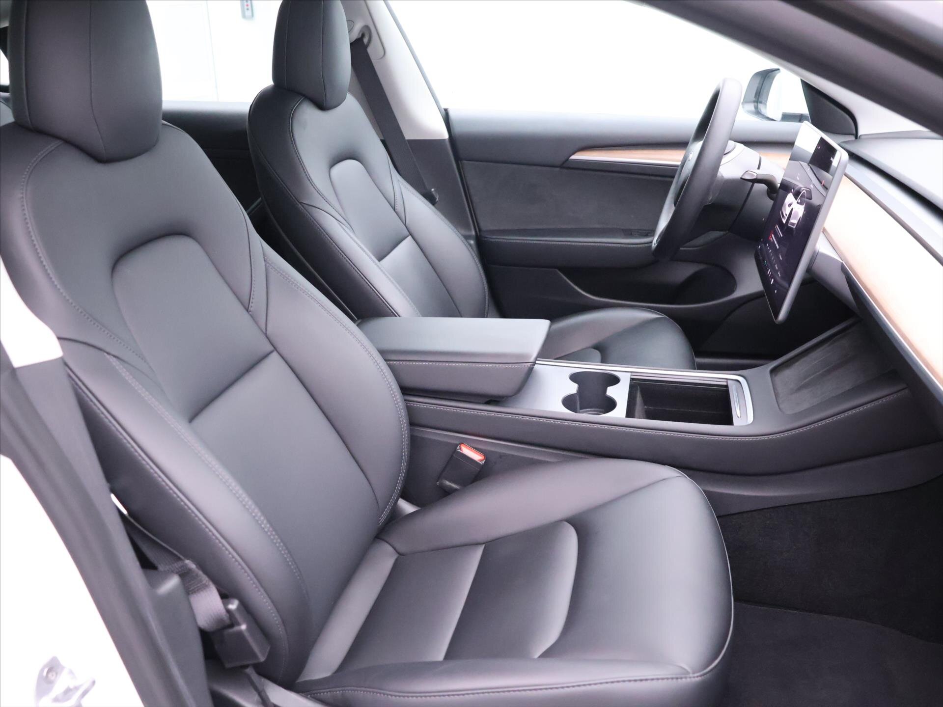 Tesla Model 3 Sedan 0,0 366 kw