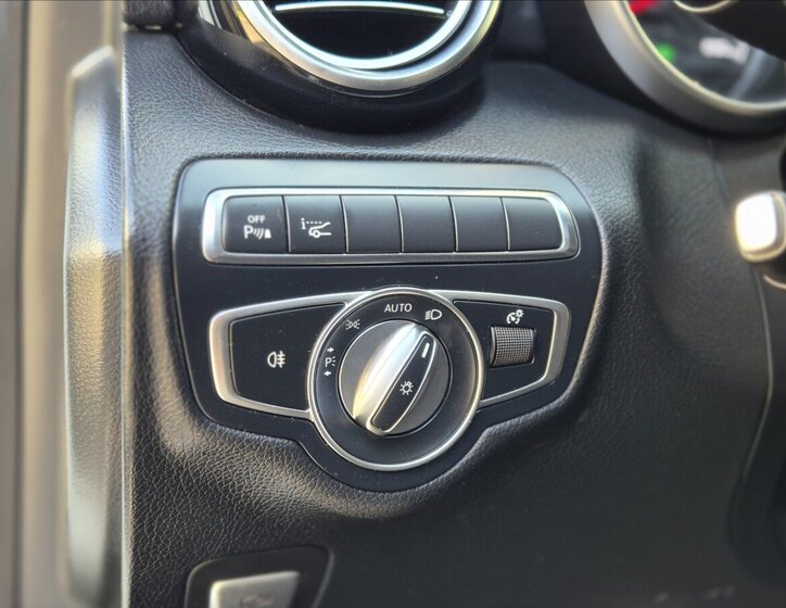 Mercedes-Benz Třídy C Sedan 3,0 l 270 kw