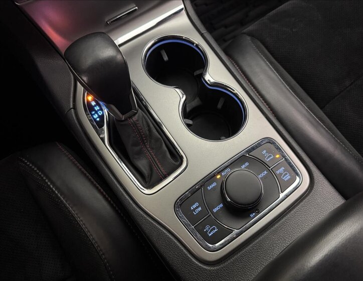 Jeep Grand Cherokee 32