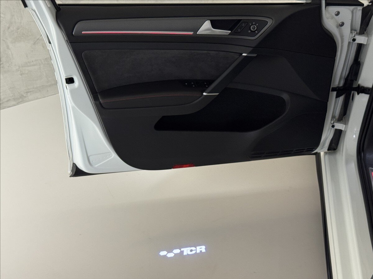 Volkswagen Golf Hatchback 2,0 l 213 kw