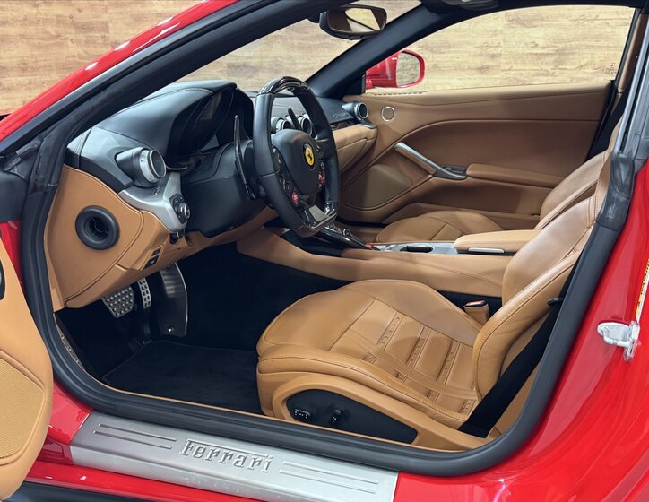 Ferrari F12 Berlinetta Kupé 6,3 l 541 kw