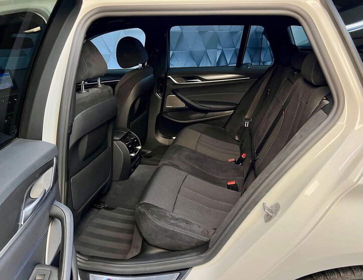 BMW Řada 5 Kombi 3,0 l 210 kw