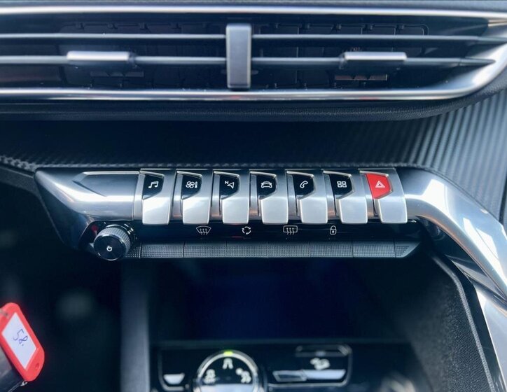 Peugeot 3008 SUV 1,2 l 96 kw