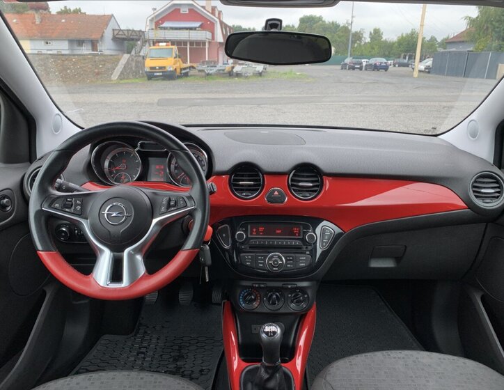 Opel Adam Hatchback 1,4 l 64 kw