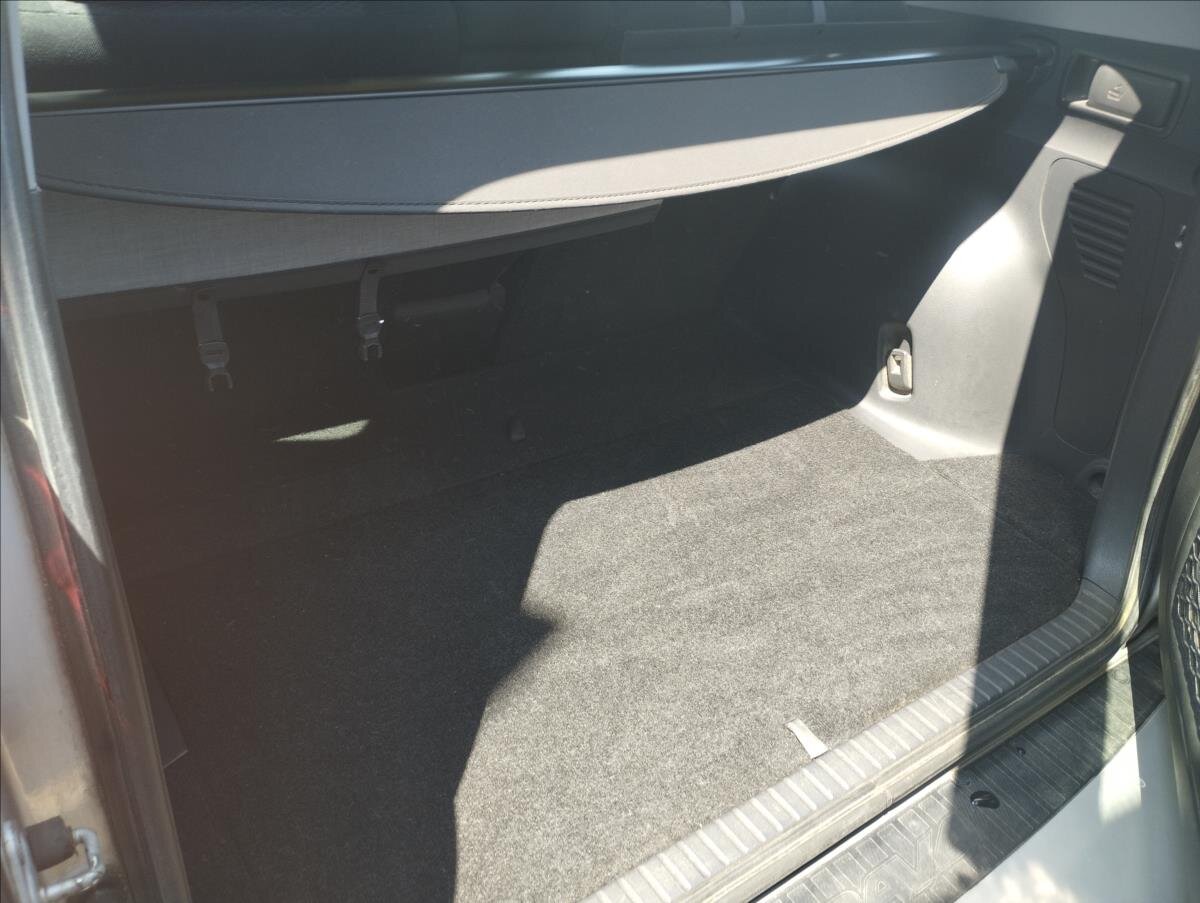 Toyota RAV4 SUV 2,2 l 100 kw