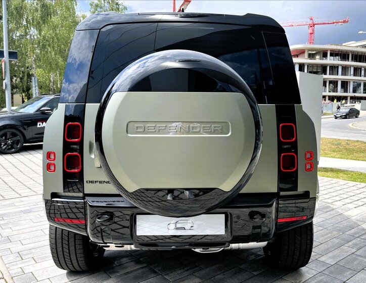 Land Rover Defender SUV 3,0 l 221 kw