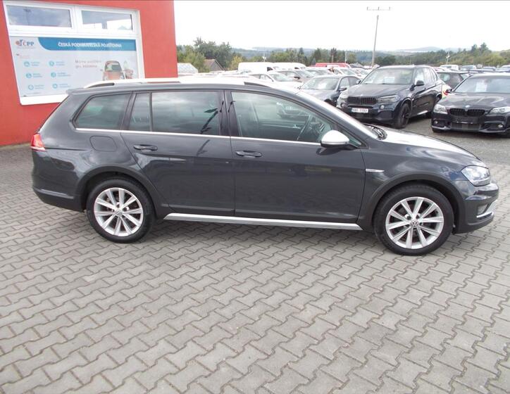 Volkswagen Golf 9