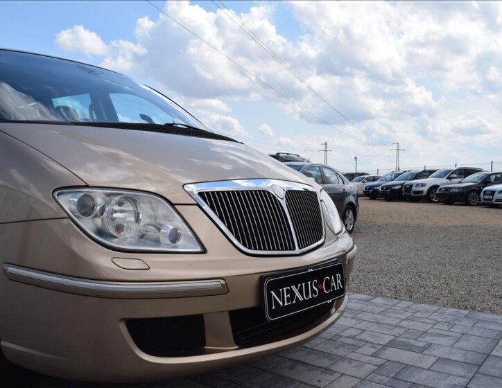 Lancia Phedra MPV 2,2 l 94 kw
