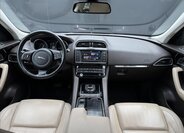 Jaguar F-Pace SUV / Terénní 3,0 l 221 kw
