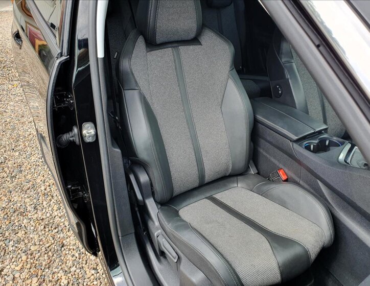 Peugeot 5008 SUV / Terénní 1,5 l 96 kw