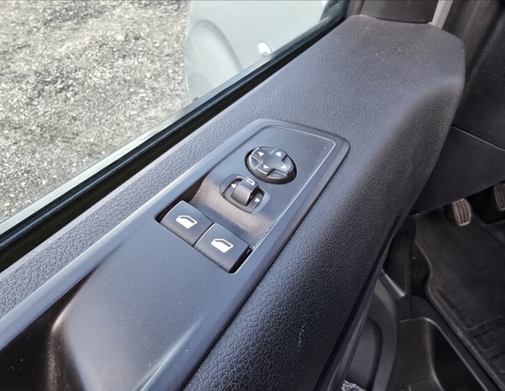 Peugeot Traveller 21