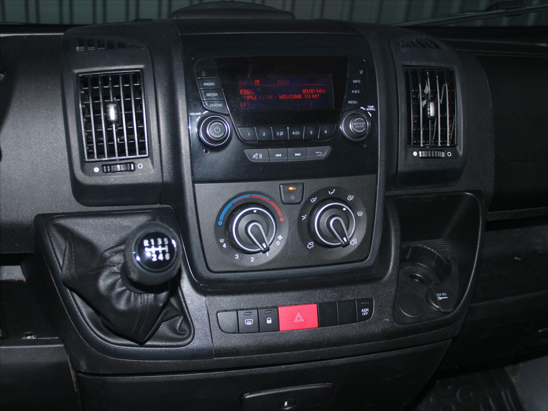 Peugeot Boxer Valník 2,0 l 120 kw