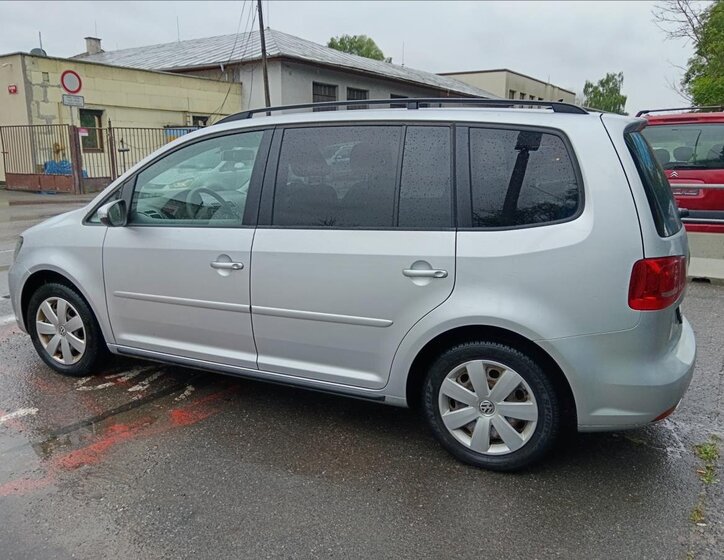 Volkswagen Touran Kombi 1,5 l 77 kw