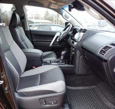 Toyota Land Cruiser 12