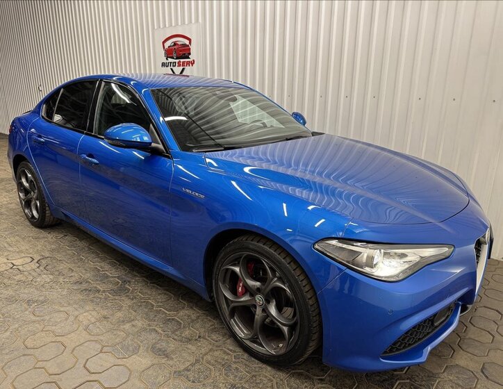 Alfa Romeo Giulia Sedan / Limuzína 2,0 l 206 kw